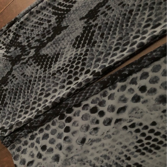 Express Y2K Vintage High-Waist Reptile Print Slit Boot Cut Pants - Picture 4 of 11